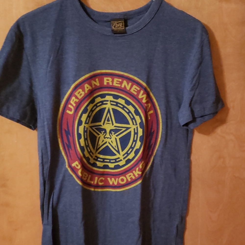 Obey tshirt